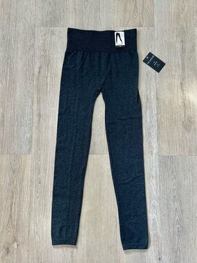 New Zac & Rachel Gray Seamless Smocked Leggings